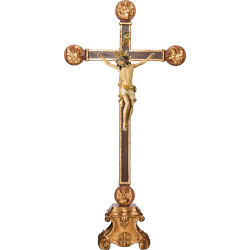 Cristo Pisa en pedestal con Evangelistas